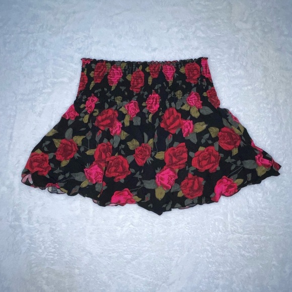 Aritzia Talula XS Rose Red Mini Skirt Comfy Cute Sexy Stretchy Waist Band​ - Picture 2 of 6